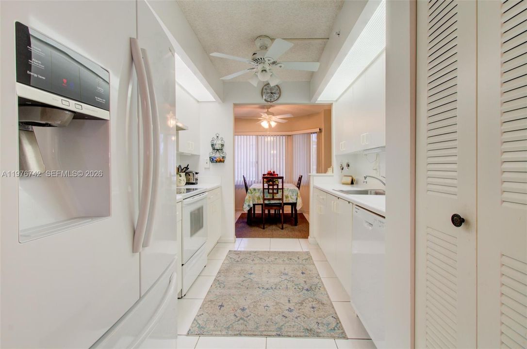 Activo con contrato: $249,000 (2 camas, 2 baños, 1364 Pies cuadrados)