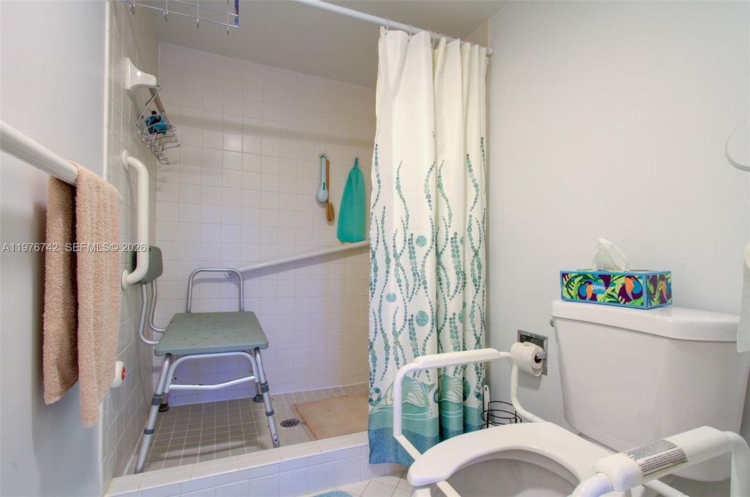 Activo con contrato: $249,000 (2 camas, 2 baños, 1364 Pies cuadrados)