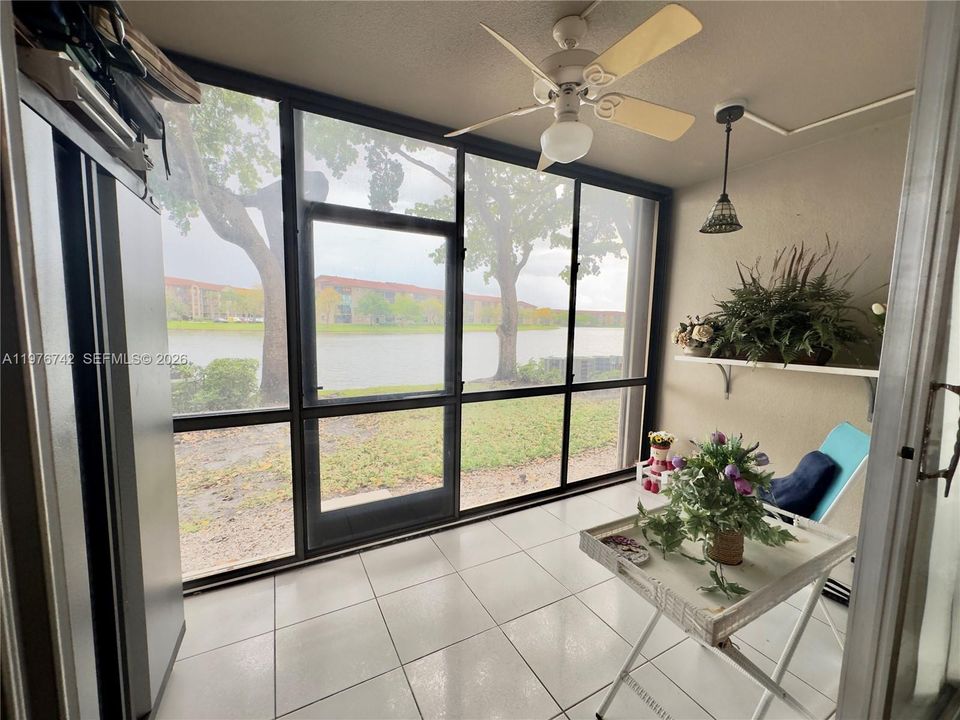Activo con contrato: $249,000 (2 camas, 2 baños, 1364 Pies cuadrados)