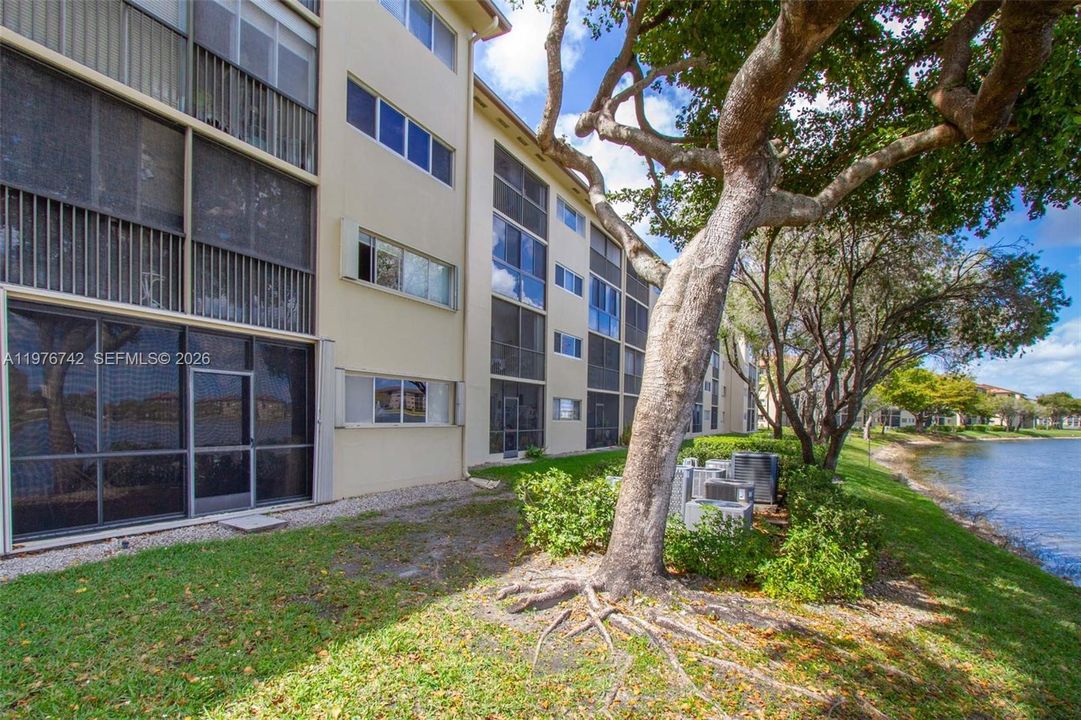 Activo con contrato: $249,000 (2 camas, 2 baños, 1364 Pies cuadrados)