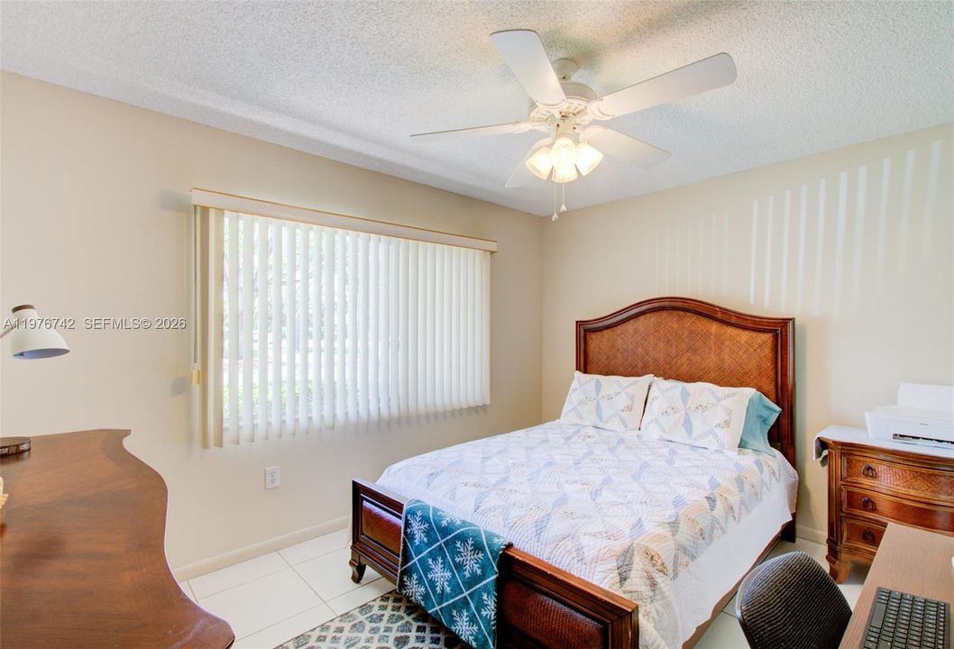 Activo con contrato: $249,000 (2 camas, 2 baños, 1364 Pies cuadrados)