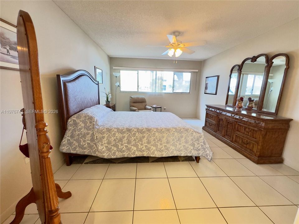 Activo con contrato: $249,000 (2 camas, 2 baños, 1364 Pies cuadrados)