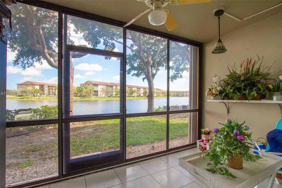 Activo con contrato: $249,000 (2 camas, 2 baños, 1364 Pies cuadrados)