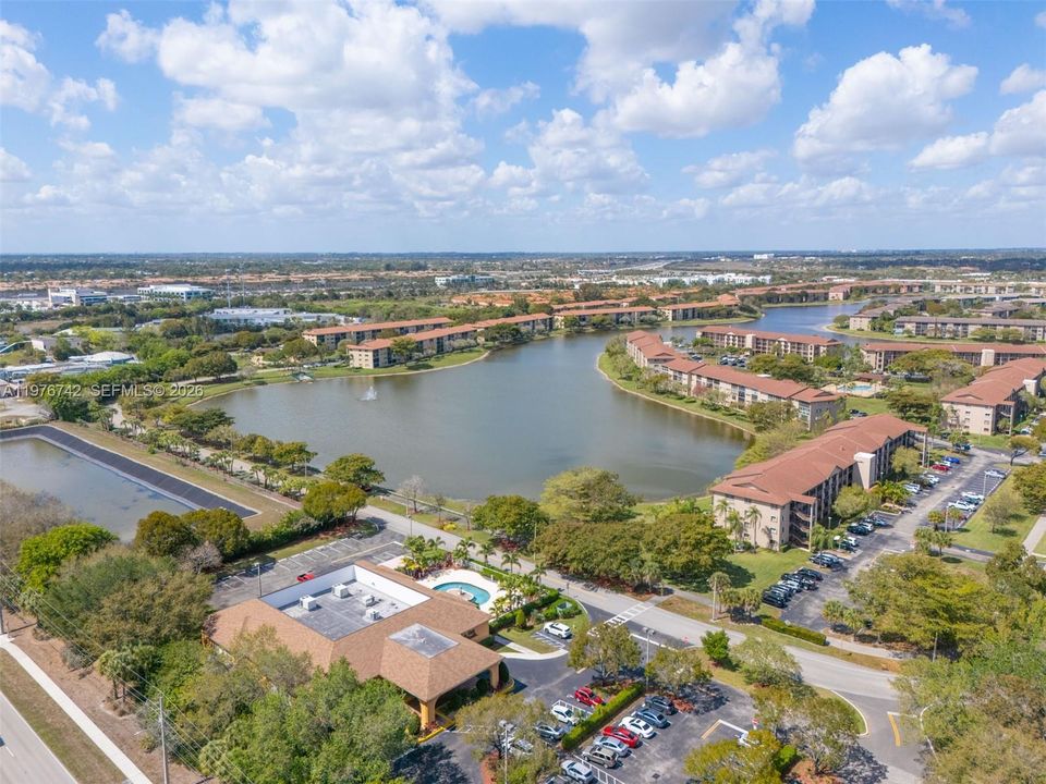 Activo con contrato: $249,000 (2 camas, 2 baños, 1364 Pies cuadrados)
