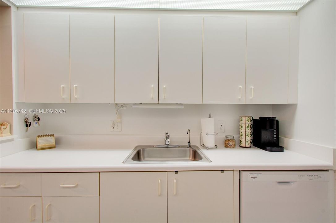 Activo con contrato: $249,000 (2 camas, 2 baños, 1364 Pies cuadrados)