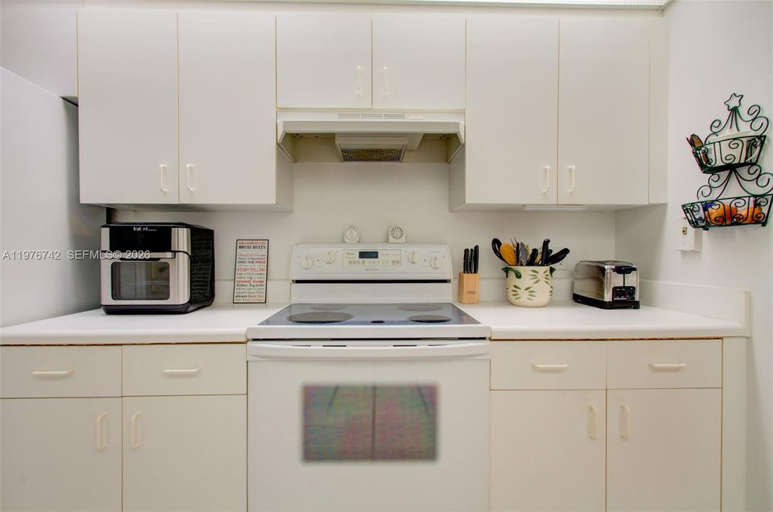 Activo con contrato: $249,000 (2 camas, 2 baños, 1364 Pies cuadrados)