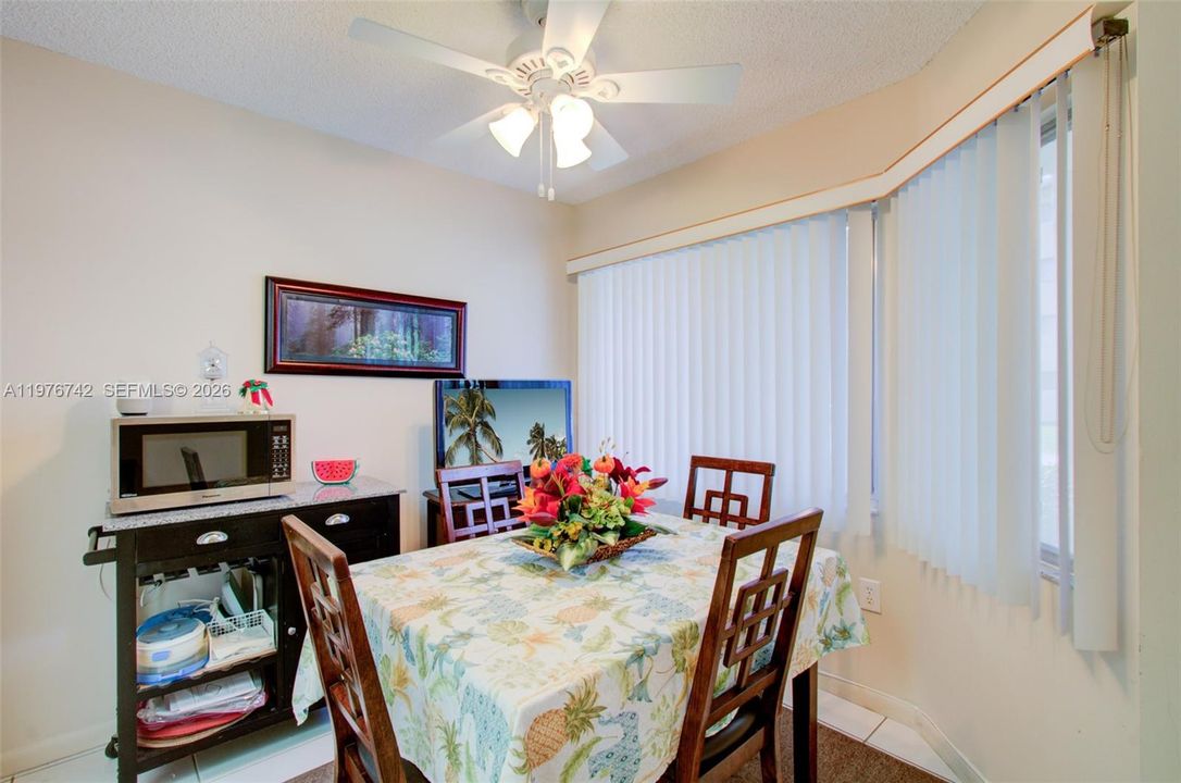 Activo con contrato: $249,000 (2 camas, 2 baños, 1364 Pies cuadrados)