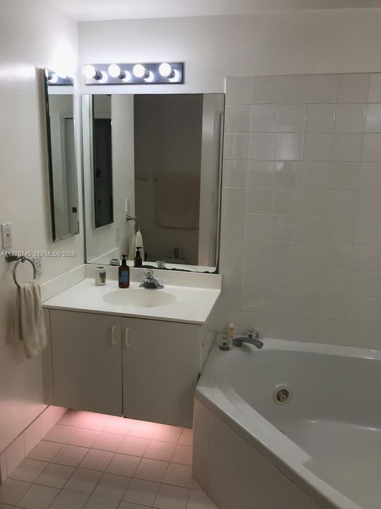 En Venta: $315,000 (2 camas, 2 baños, 1170 Pies cuadrados)