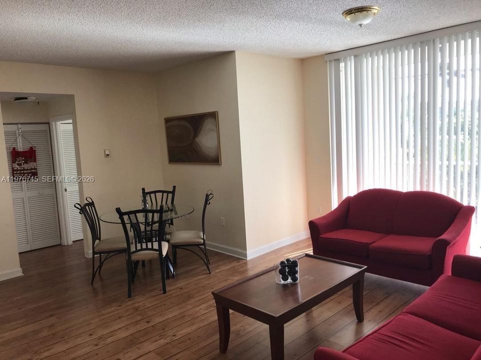 En Venta: $315,000 (2 camas, 2 baños, 1170 Pies cuadrados)