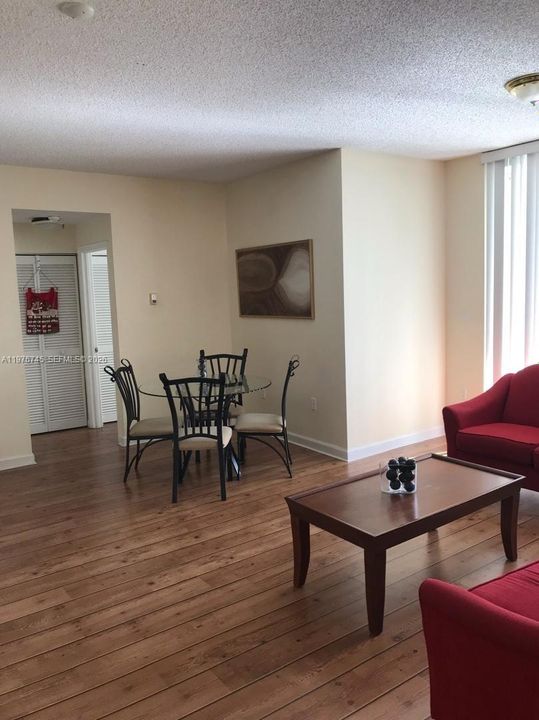 En Venta: $315,000 (2 camas, 2 baños, 1170 Pies cuadrados)