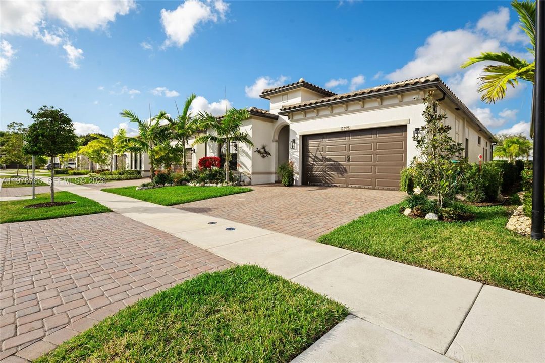 Active With Contract: $989,000 (3 beds, 2 baths, 1988 Square Feet)