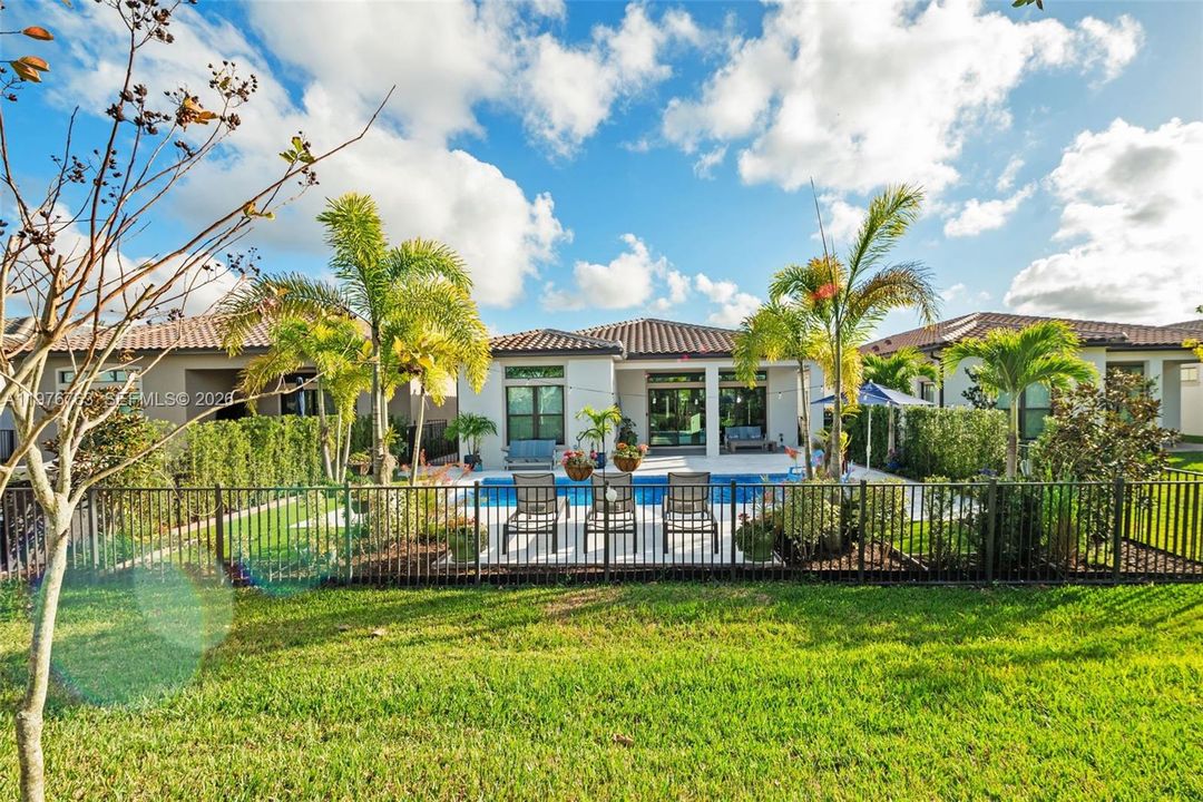 Active With Contract: $989,000 (3 beds, 2 baths, 1988 Square Feet)