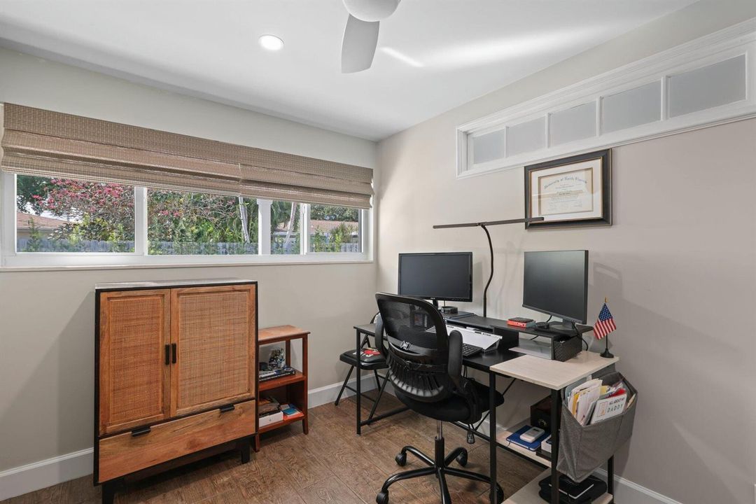 Bonus Room / Den ? Office