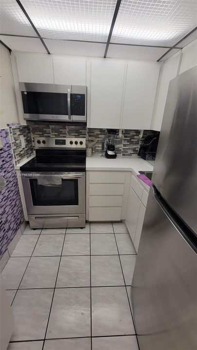 For Sale: $250,000 (2 beds, 1 baths, 726 Square Feet)