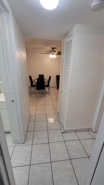 For Sale: $250,000 (2 beds, 1 baths, 726 Square Feet)