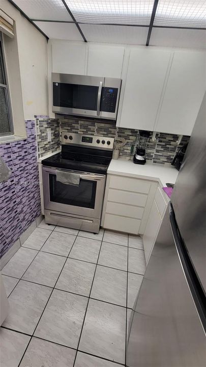 For Sale: $250,000 (2 beds, 1 baths, 726 Square Feet)