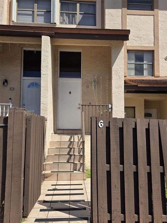 Recently Rented: $2,250 (2 beds, 2 baths, 1520 Square Feet)