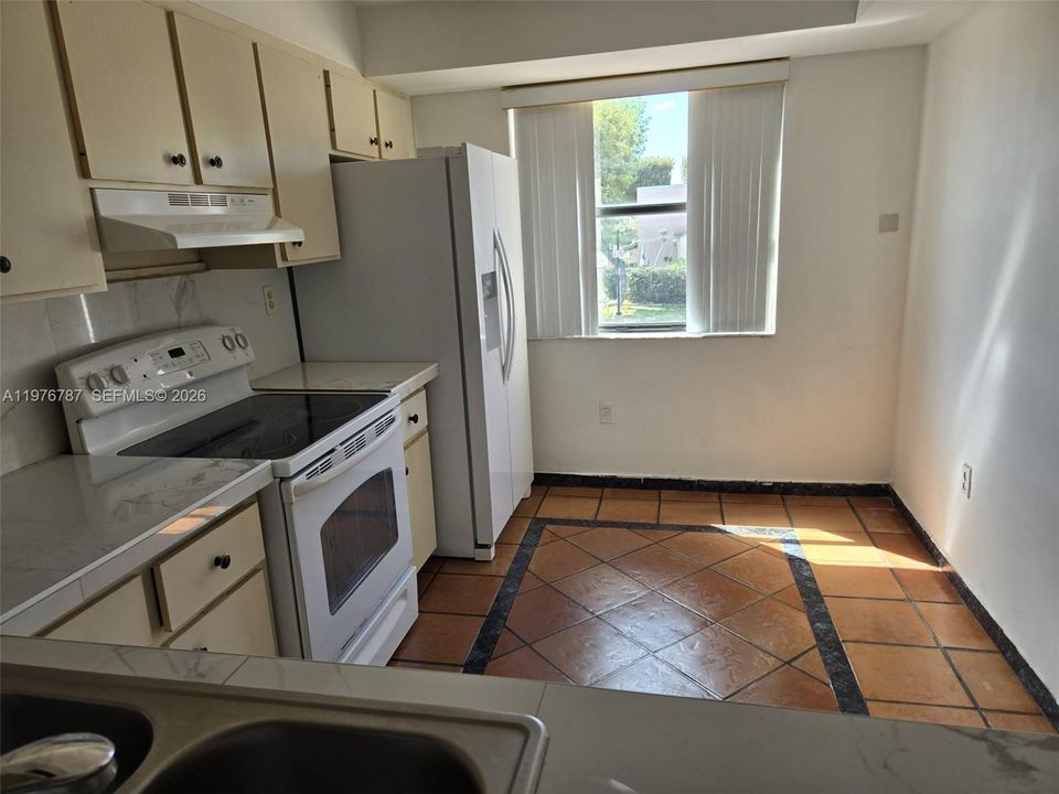 Recently Rented: $2,250 (2 beds, 2 baths, 1520 Square Feet)
