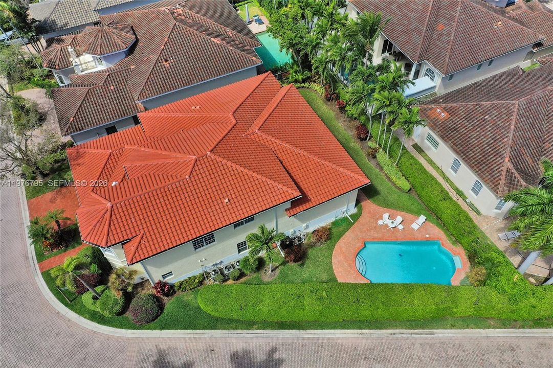 Activo con contrato: $1,950,000 (4 camas, 4 baños, 3932 Pies cuadrados)