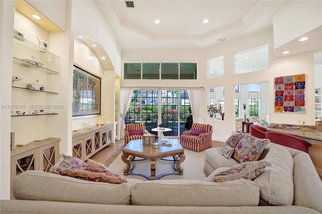 Activo con contrato: $1,950,000 (4 camas, 4 baños, 3932 Pies cuadrados)