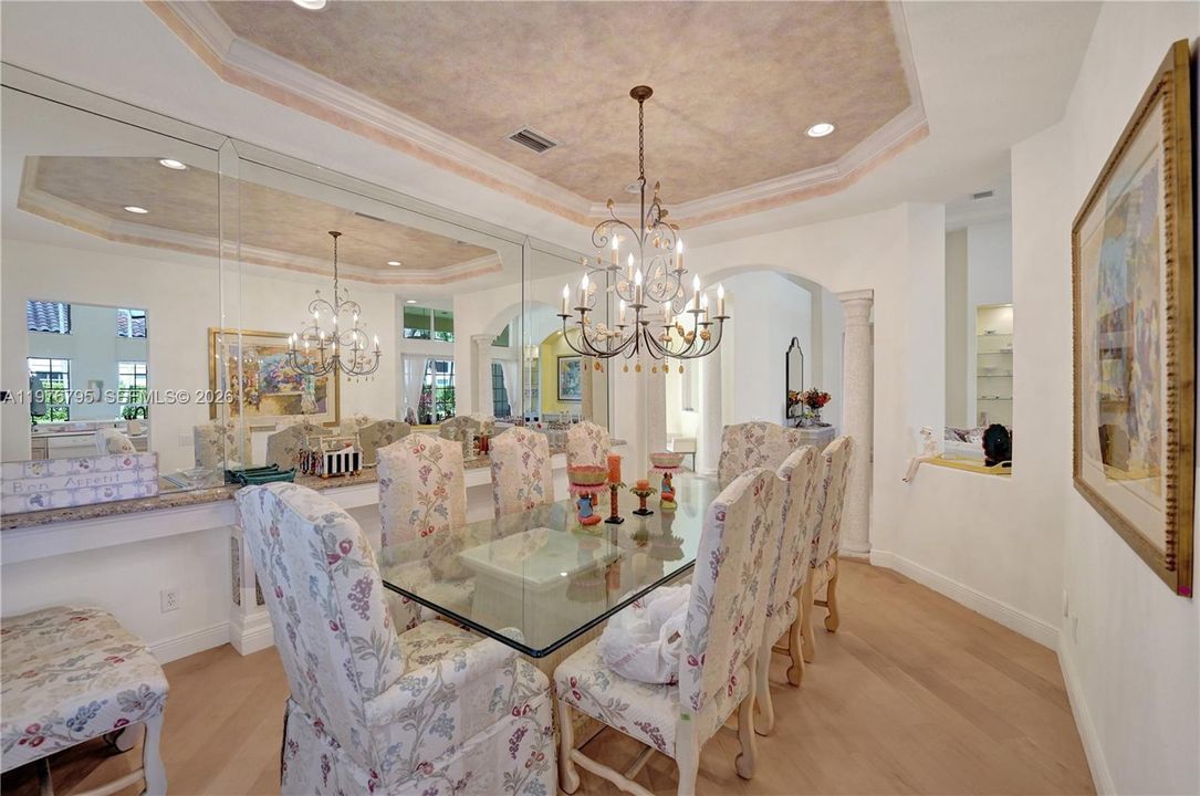 Activo con contrato: $1,950,000 (4 camas, 4 baños, 3932 Pies cuadrados)