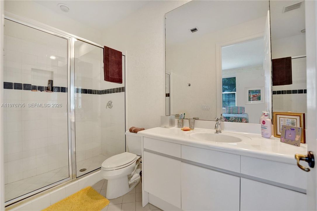 Activo con contrato: $1,950,000 (4 camas, 4 baños, 3932 Pies cuadrados)