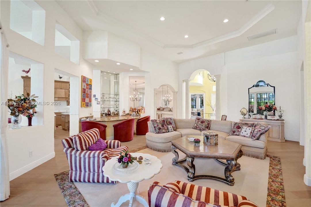 Activo con contrato: $1,950,000 (4 camas, 4 baños, 3932 Pies cuadrados)