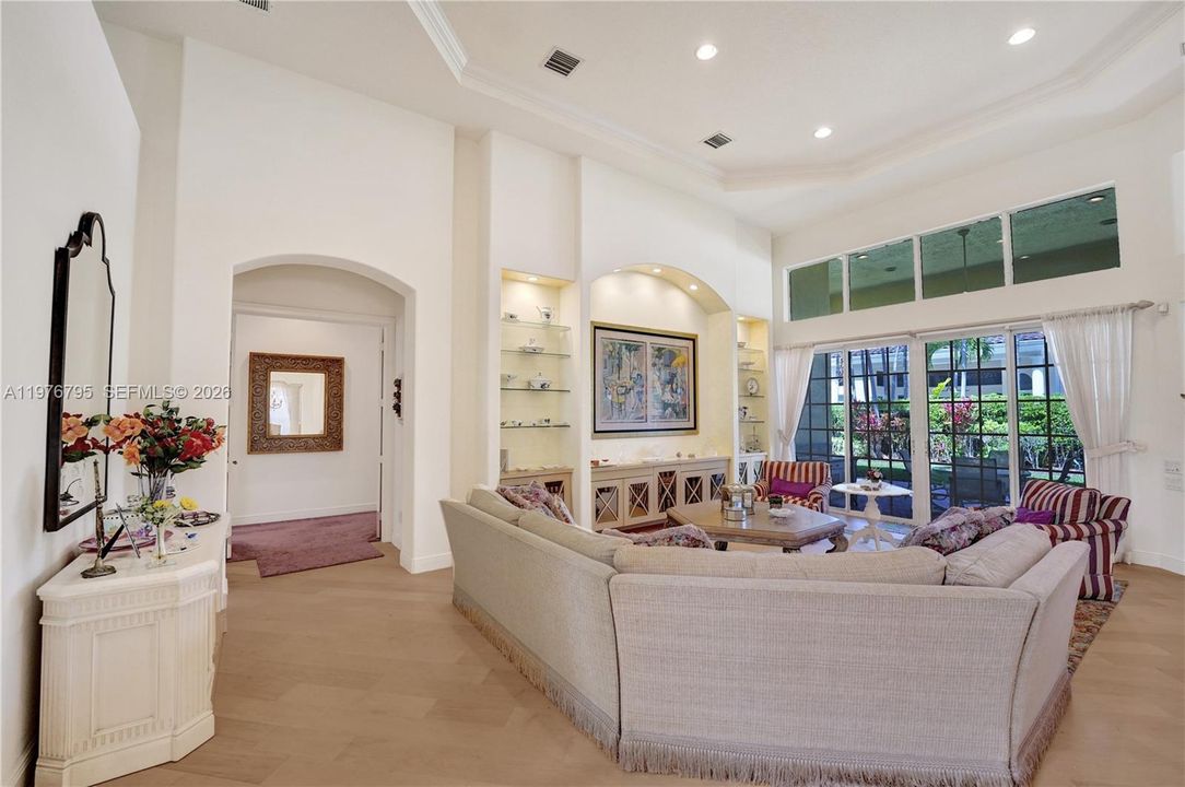 Activo con contrato: $1,950,000 (4 camas, 4 baños, 3932 Pies cuadrados)