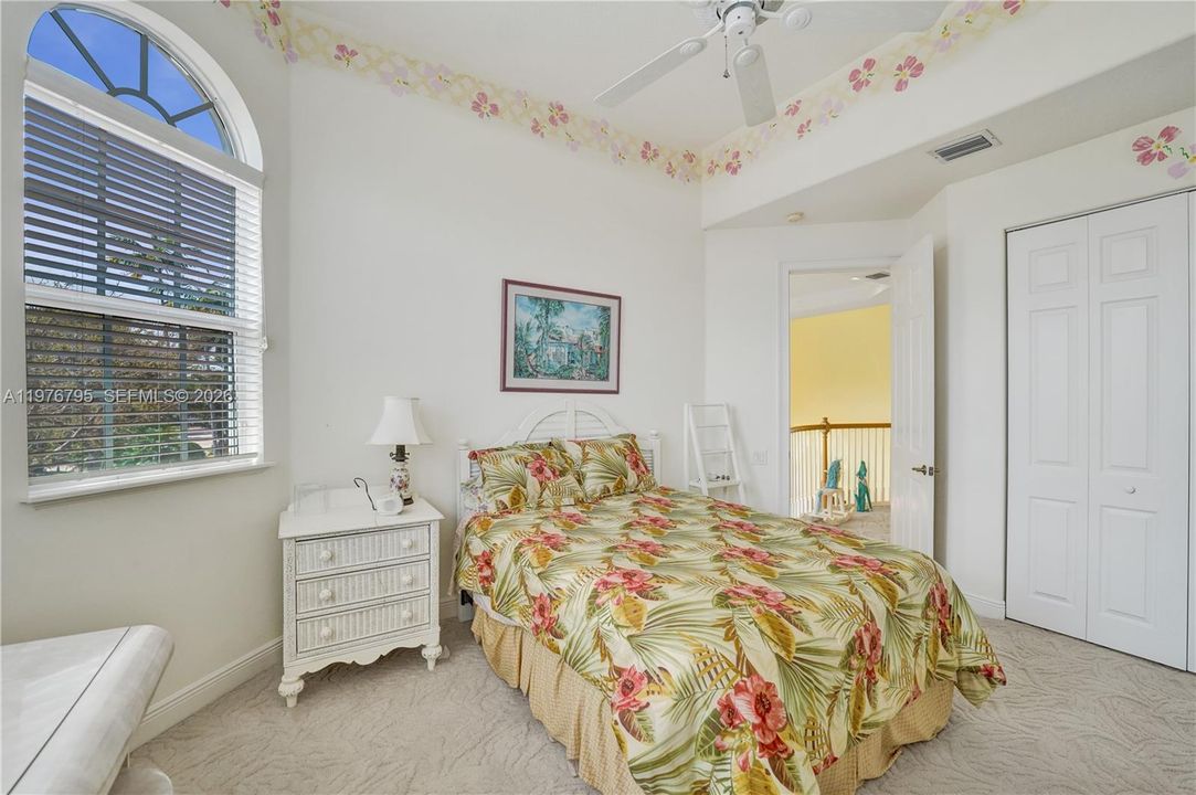 Activo con contrato: $1,950,000 (4 camas, 4 baños, 3932 Pies cuadrados)