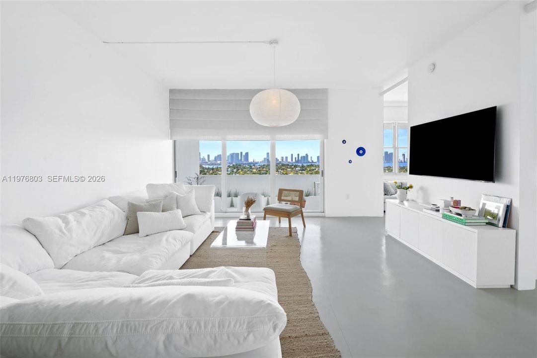 For Sale: $849,888 (1 beds, 1 baths, 859 Square Feet)