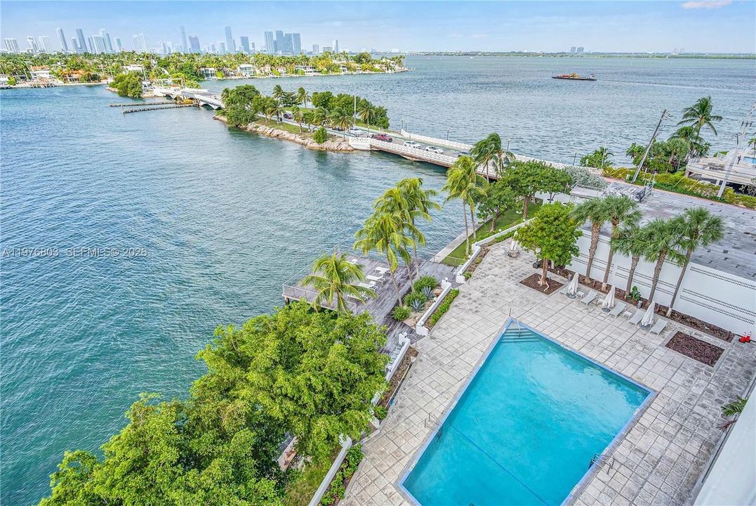 For Sale: $849,888 (1 beds, 1 baths, 859 Square Feet)