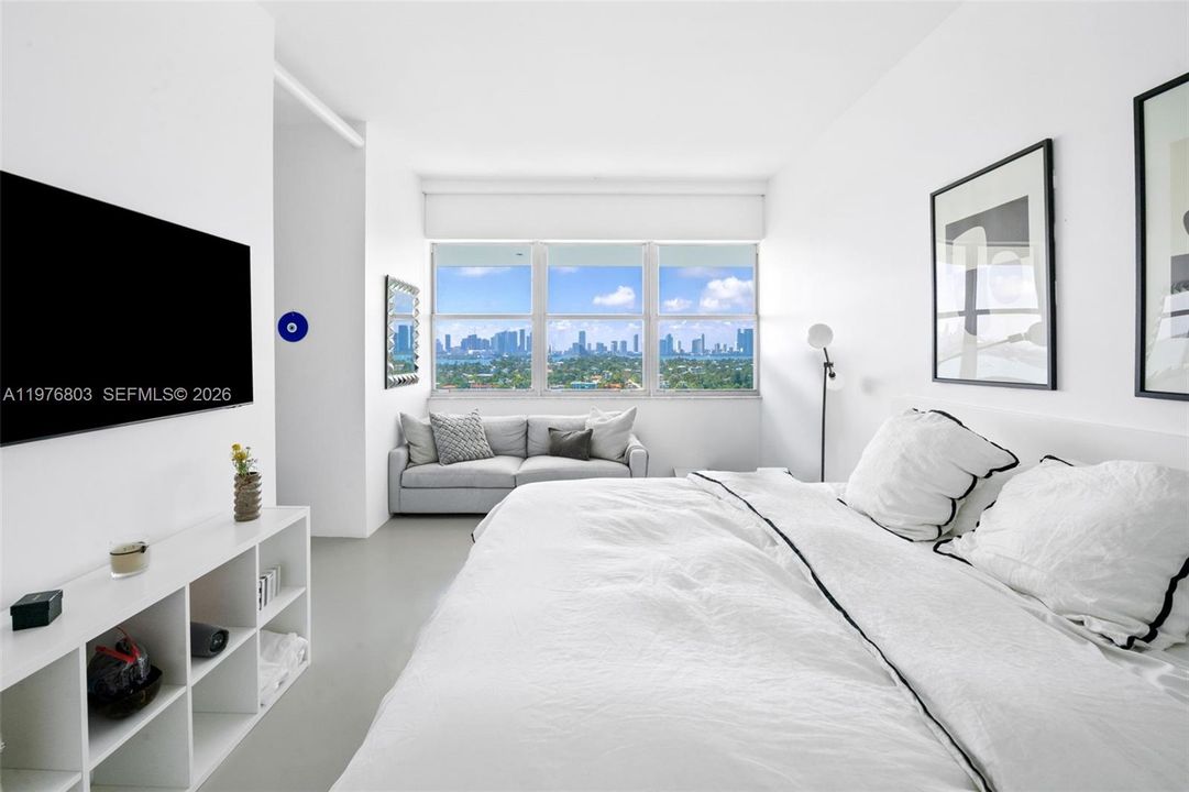 For Sale: $849,888 (1 beds, 1 baths, 859 Square Feet)