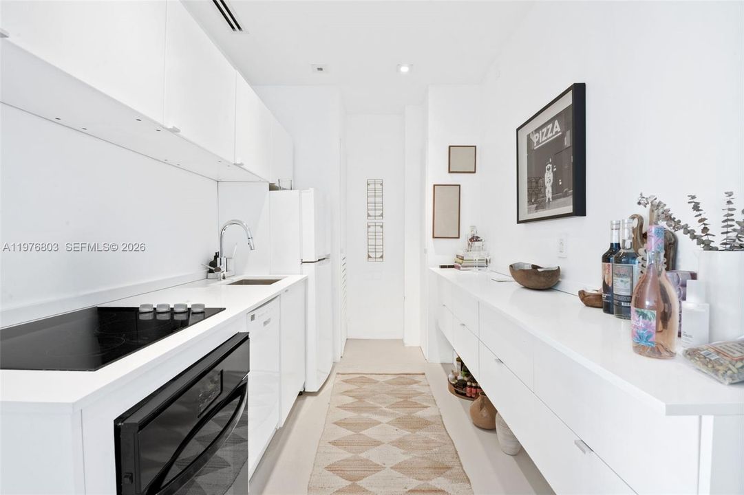 For Sale: $849,888 (1 beds, 1 baths, 859 Square Feet)