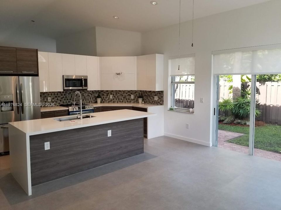 Active With Contract: $5,500 (3 beds, 2 baths, 1949 Square Feet)