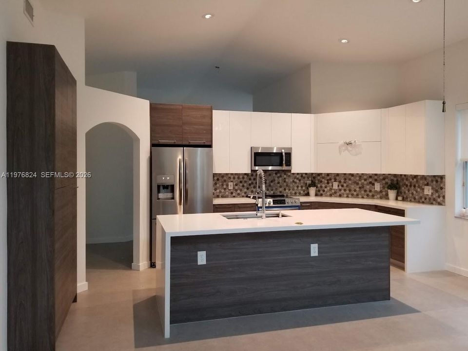 Active With Contract: $5,500 (3 beds, 2 baths, 1949 Square Feet)