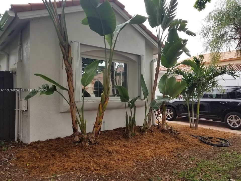 Active With Contract: $5,500 (3 beds, 2 baths, 1949 Square Feet)
