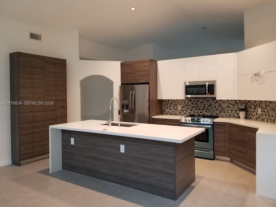 Active With Contract: $5,500 (3 beds, 2 baths, 1949 Square Feet)