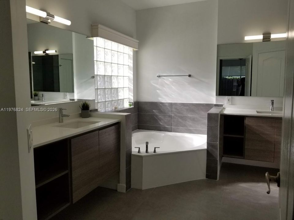 Active With Contract: $5,500 (3 beds, 2 baths, 1949 Square Feet)
