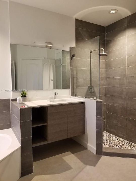 Active With Contract: $5,500 (3 beds, 2 baths, 1949 Square Feet)