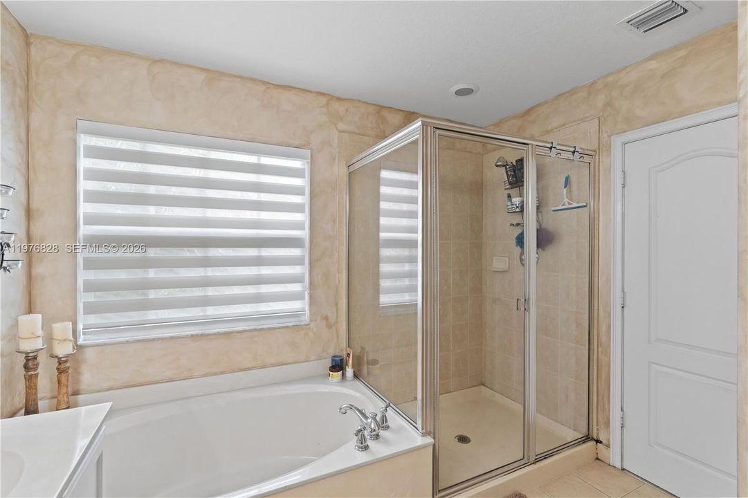 На продажу: $465,000 (3 спален, 2 ванн, 1748 Квадратных фут)