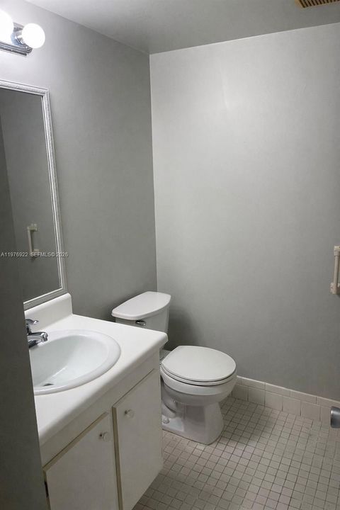 For Sale: $114,900 (1 beds, 1 baths, 702 Square Feet)