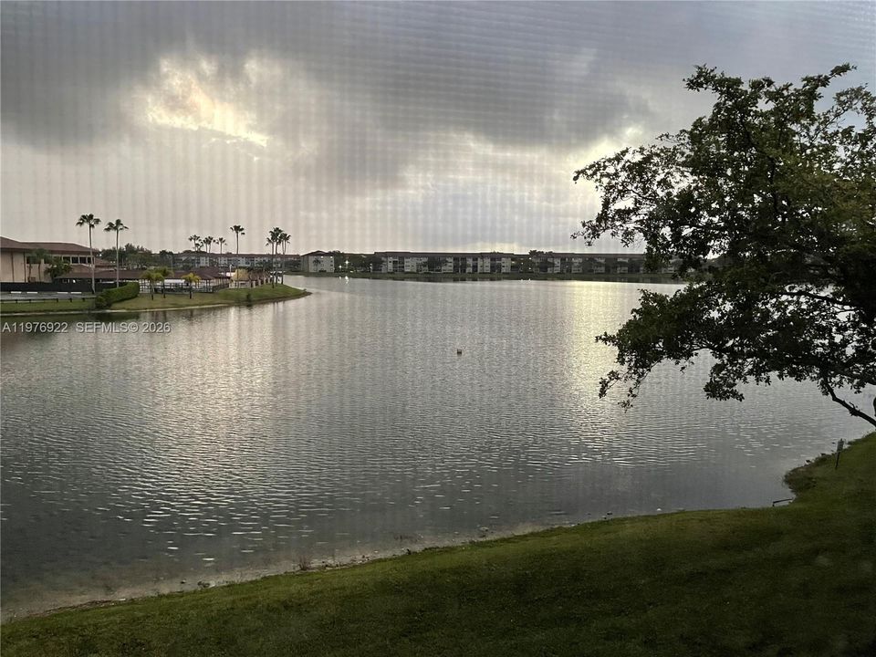 For Sale: $114,900 (1 beds, 1 baths, 702 Square Feet)