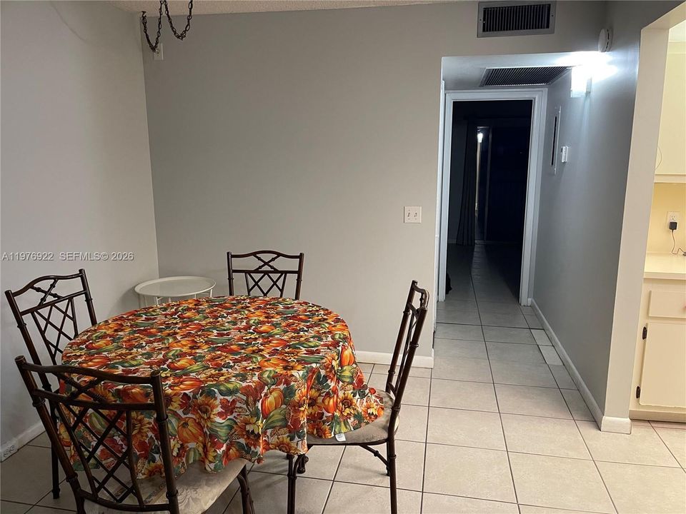 For Sale: $114,900 (1 beds, 1 baths, 702 Square Feet)