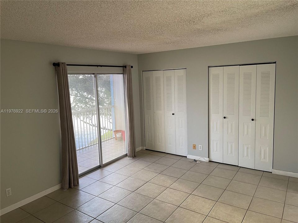 For Sale: $114,900 (1 beds, 1 baths, 702 Square Feet)
