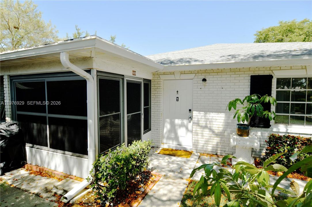 На продажу: $210,000 (2 спален, 2 ванн, 1238 Квадратных фут)