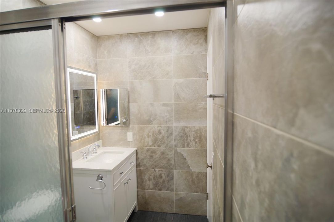 На продажу: $210,000 (2 спален, 2 ванн, 1238 Квадратных фут)