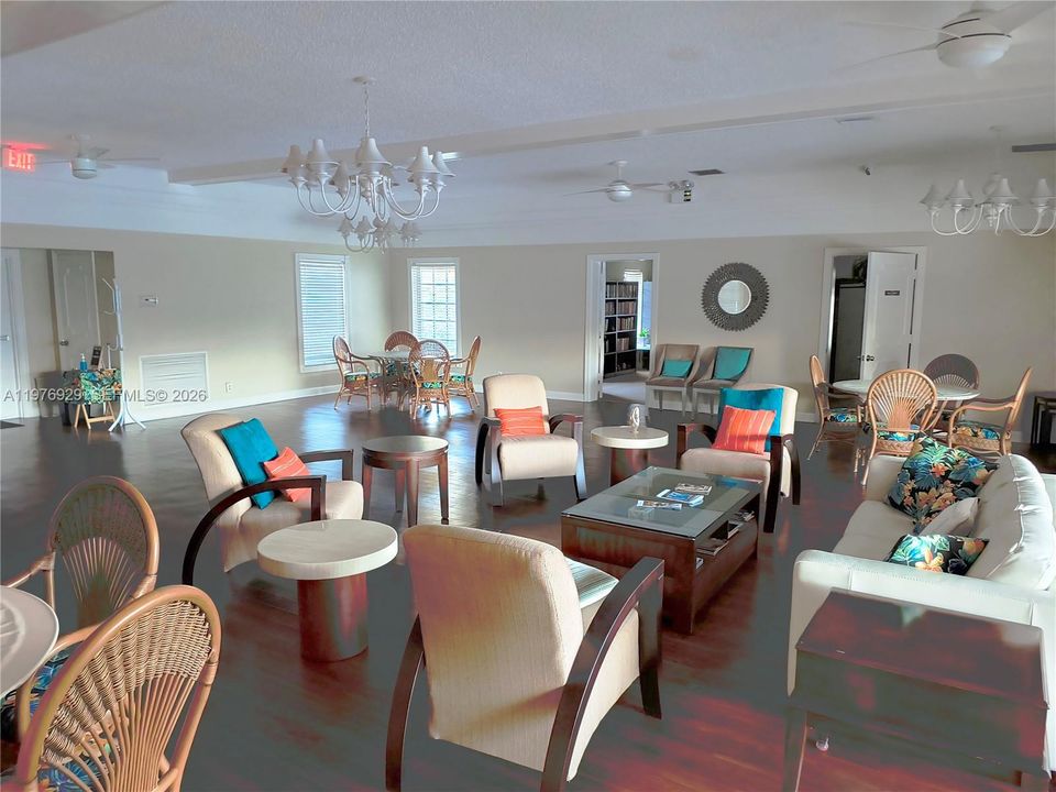 На продажу: $210,000 (2 спален, 2 ванн, 1238 Квадратных фут)