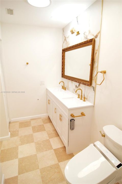 На продажу: $210,000 (2 спален, 2 ванн, 1238 Квадратных фут)