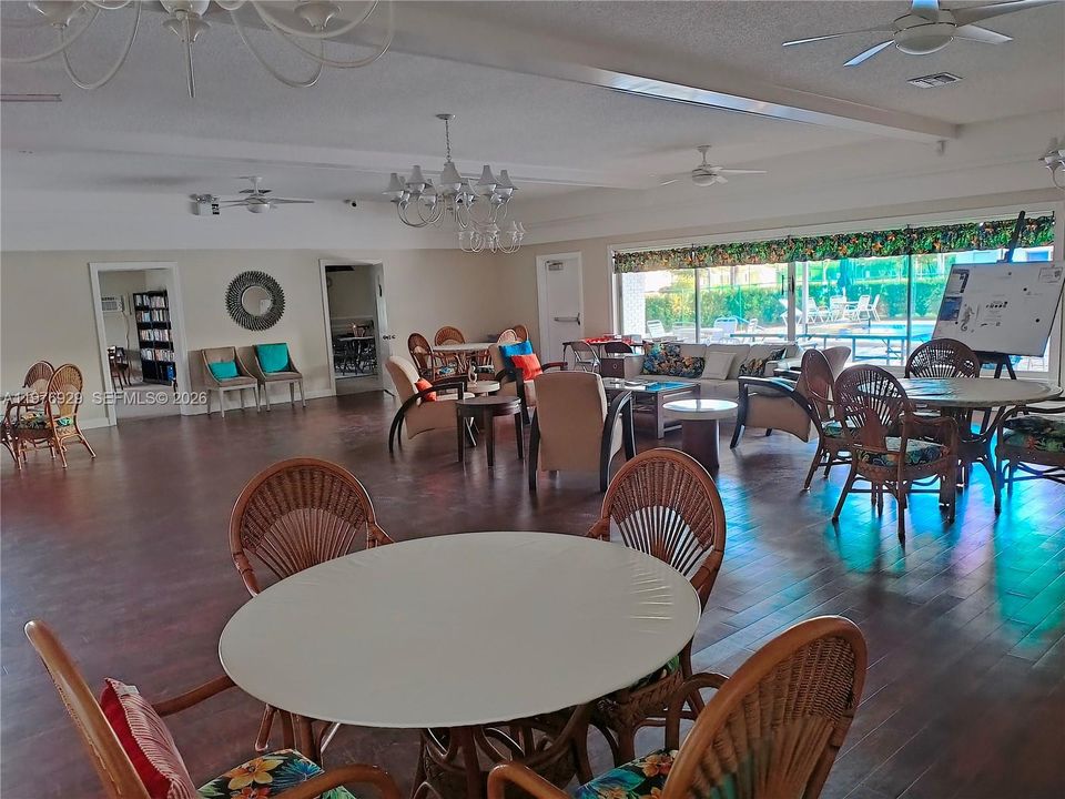 На продажу: $210,000 (2 спален, 2 ванн, 1238 Квадратных фут)