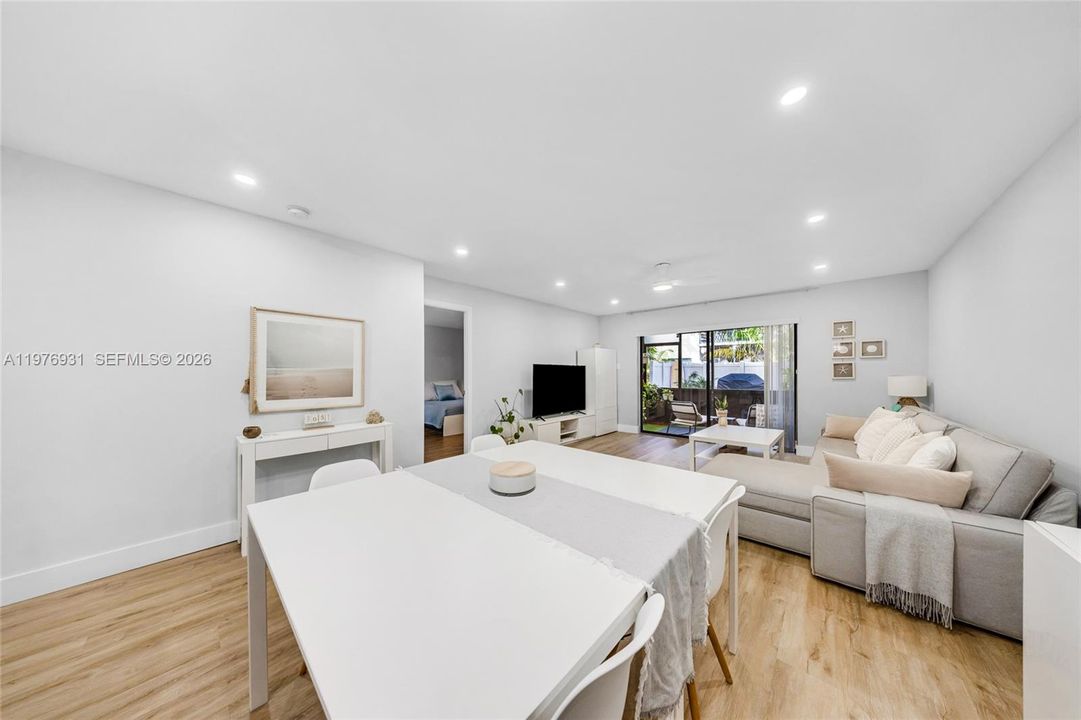 En Venta: $225,000 (2 camas, 2 baños, 936 Pies cuadrados)